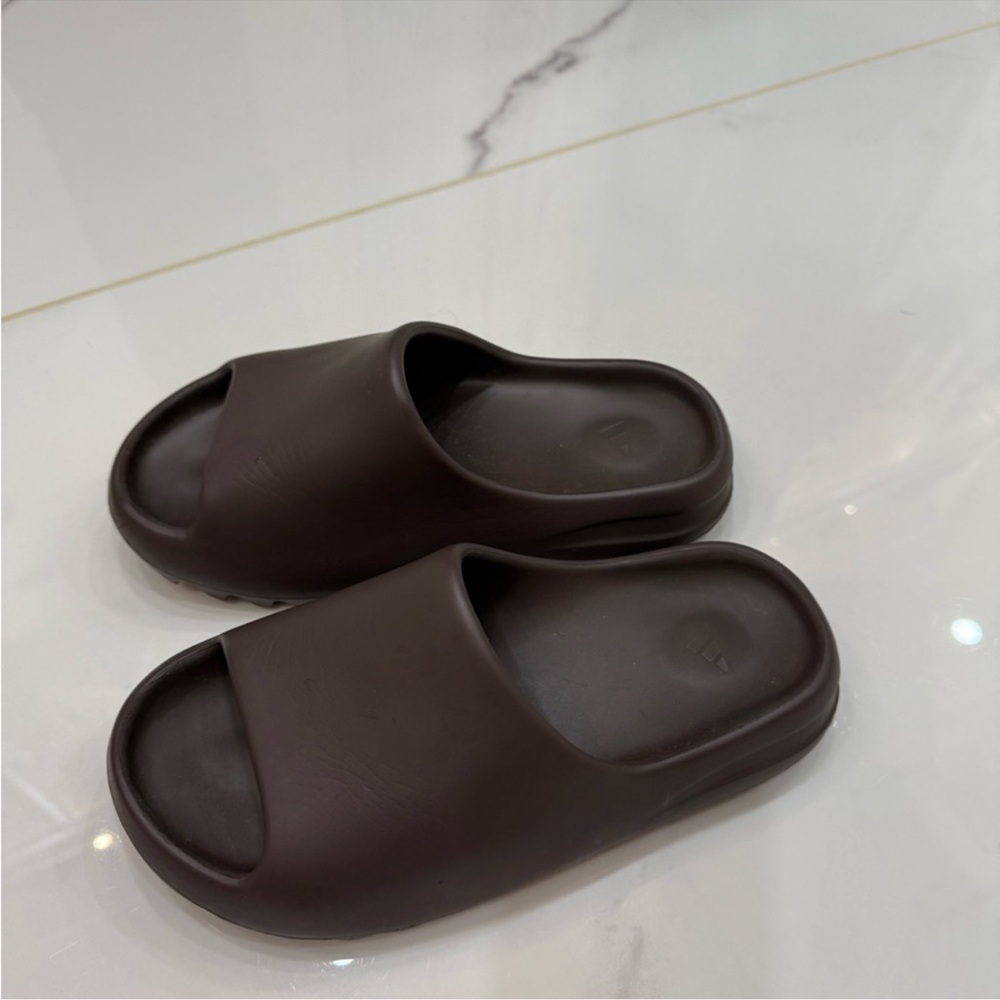 Yeezy Brown Women's Slippers